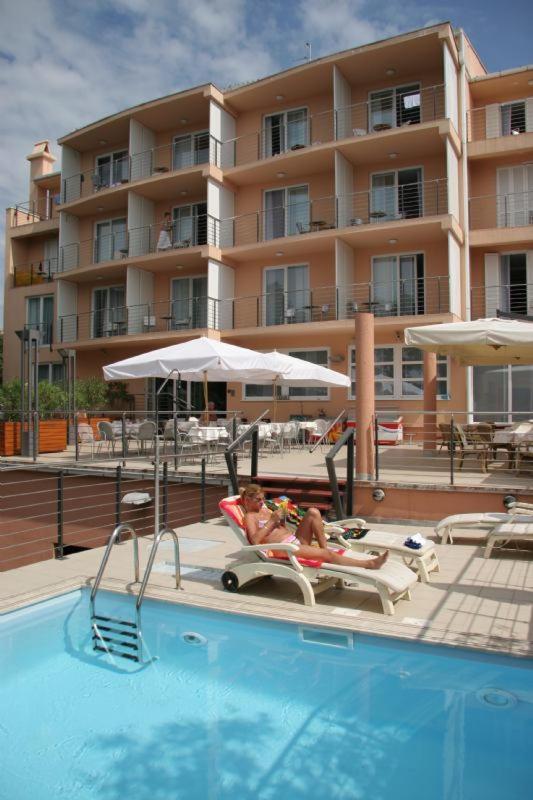 Hotel Tamaris Novi Vinodolski Ngoại thất bức ảnh