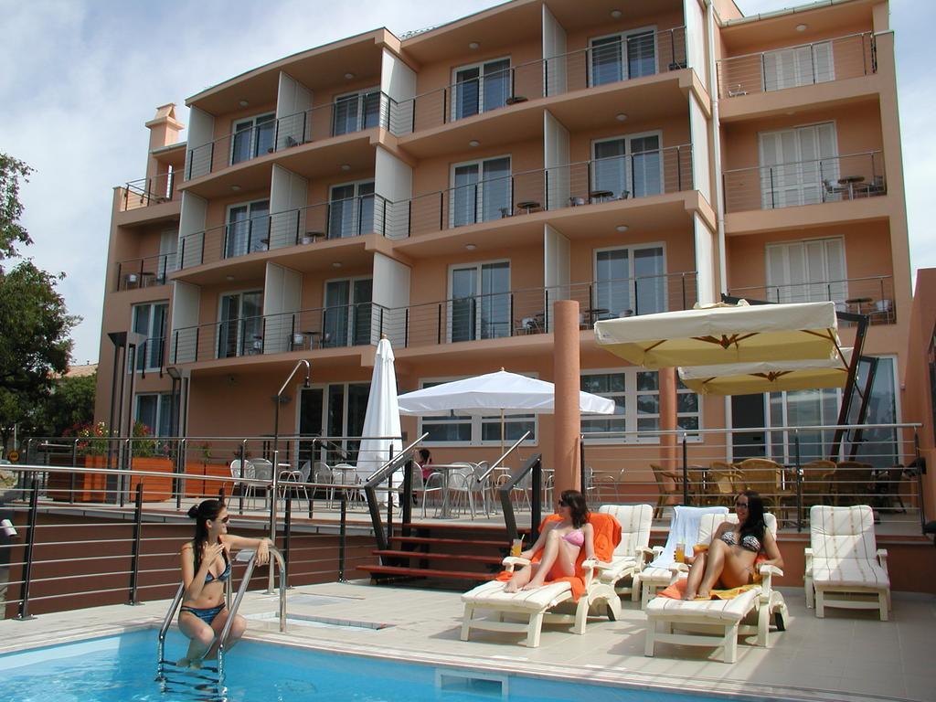 Hotel Tamaris Novi Vinodolski Ngoại thất bức ảnh